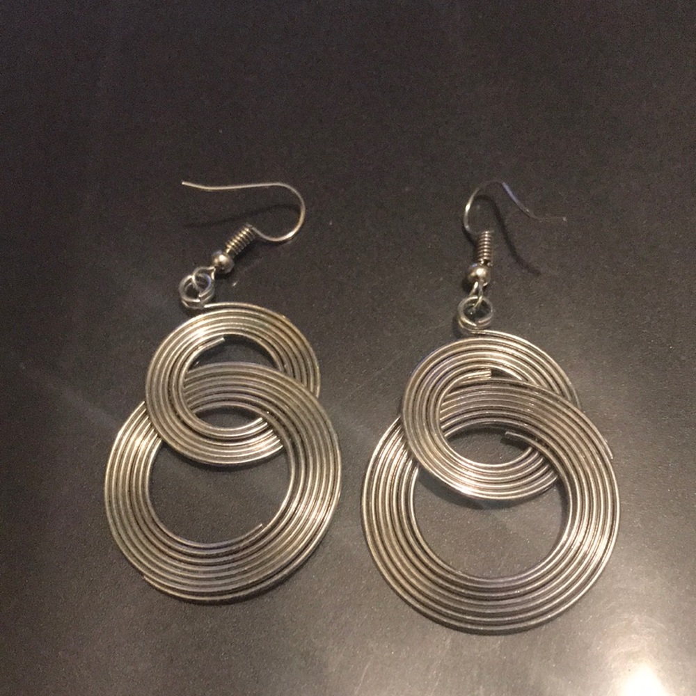 Dangling silver wire earrings
